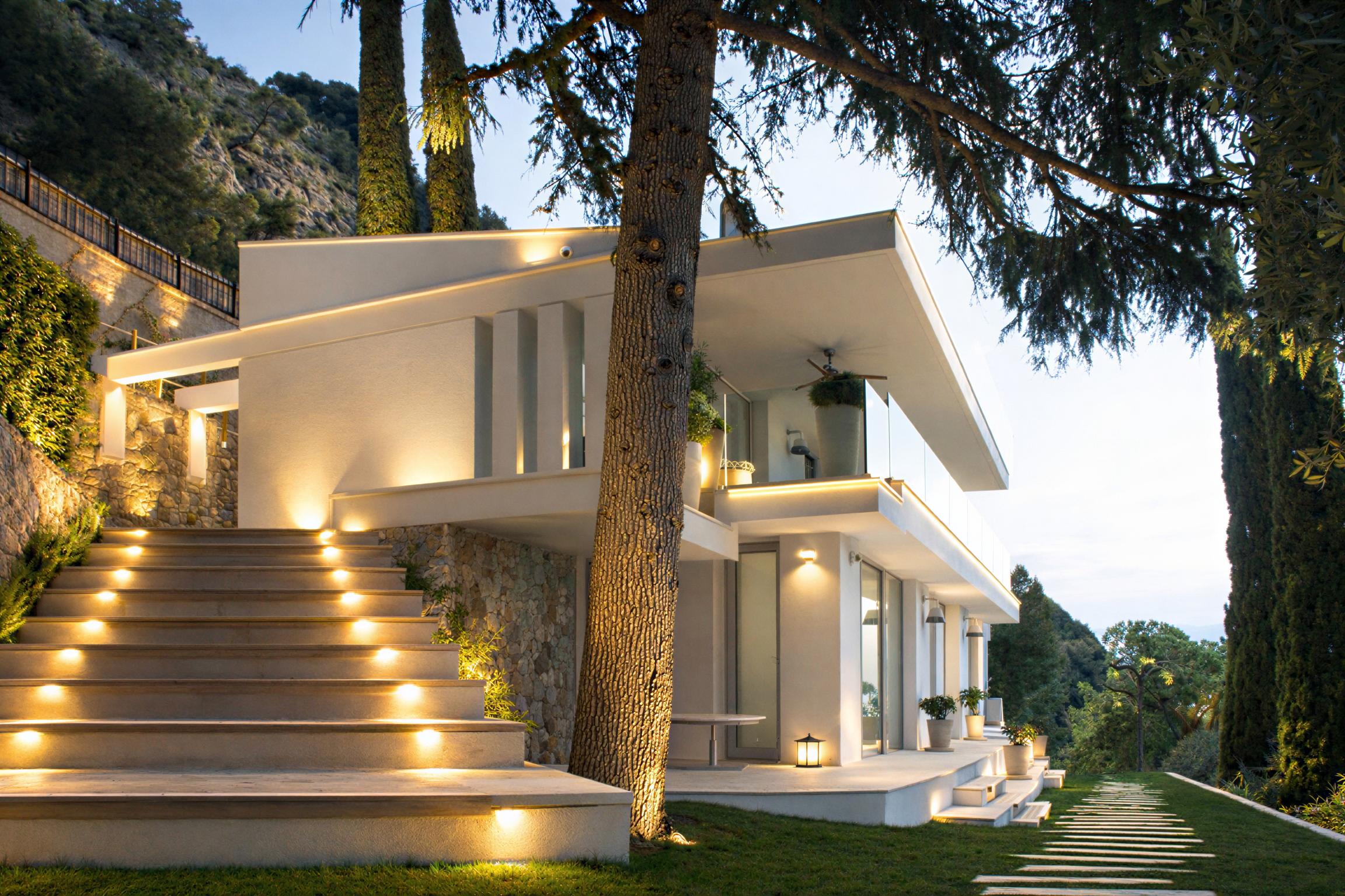 Progetto di fabbricato residenziale, costruzione piscina e sistemazione area esterna - Ventimiglia loc. Grimaldi (IM) - 2012 - concluso