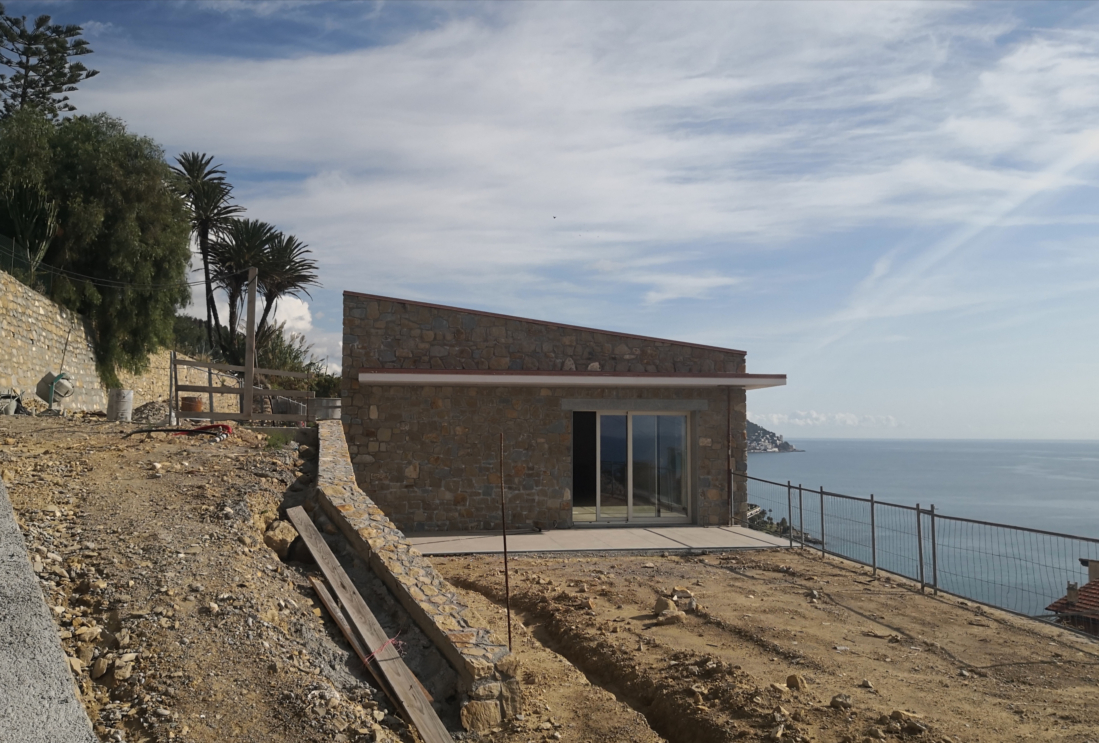 Progetto di diversi edifici residenziali ispirati all'architettura tradizionale ligure di origine agricola realizzati principalmente nella Liguria di ponente  - conclusi