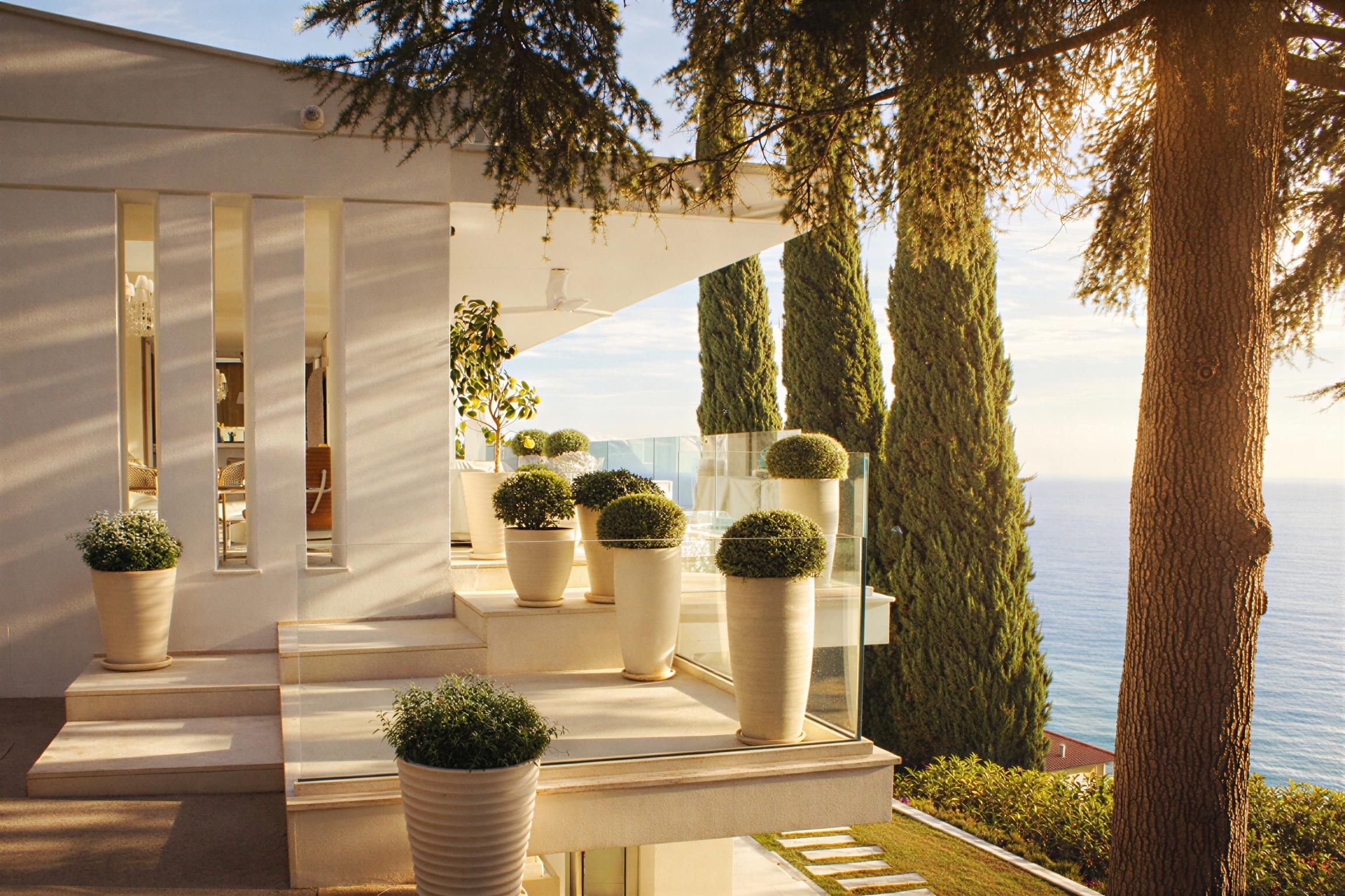 Progetto di fabbricato residenziale, costruzione piscina e sistemazione area esterna - Ventimiglia loc. Grimaldi (IM) - 2012 - concluso